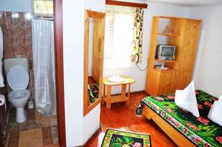 Гостевой дом Pensiunea Dor de Alunis Aluniş Двухместный номер с 1 кроватью и собственной ванной комнатой-4